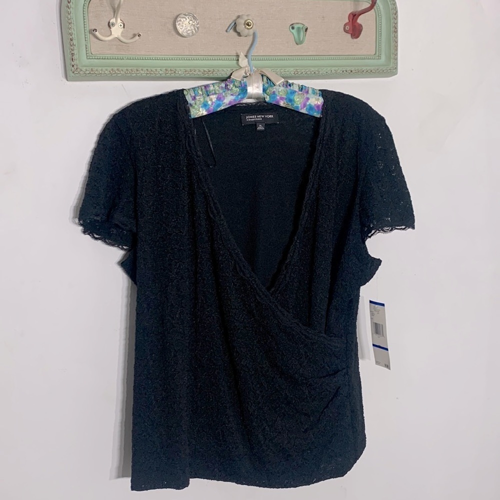 Jones New York black lace short sleeve v neck shirt xl women’s class